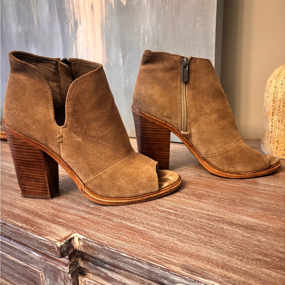 Vince Camuto “Katleen” Open Toe Booties